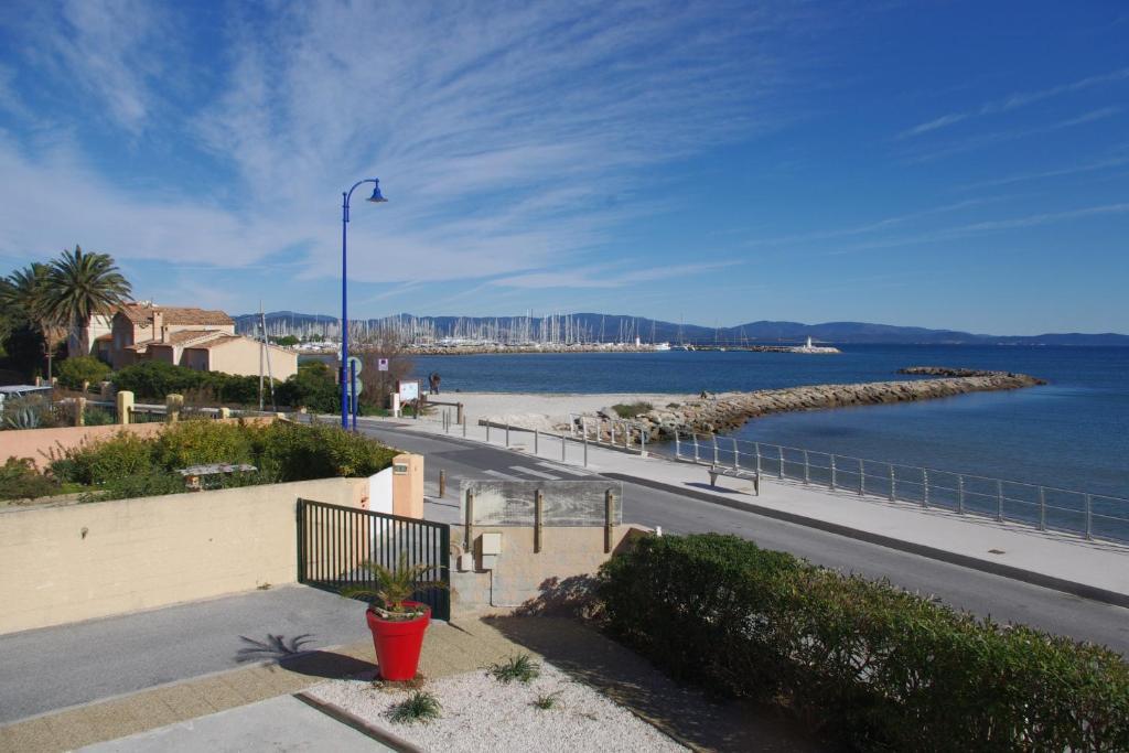 Les Stoechades Aparthotel Hyères Exterior foto